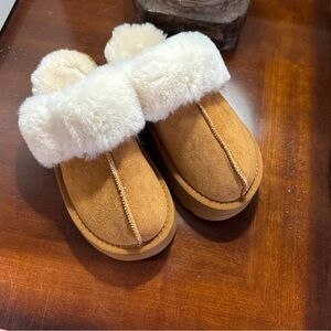 Just USA Tan and Cream Fur-Lined Slippers